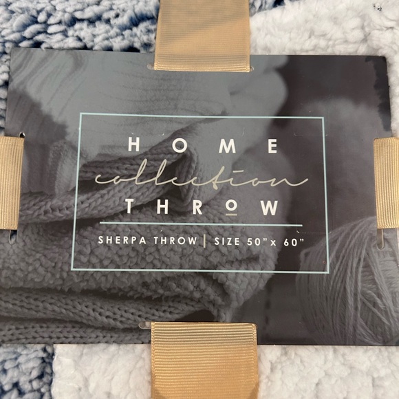 NWT Sherpa Throw in Navy Blue/White. Size 50”x60”. - Picture 3 of 5